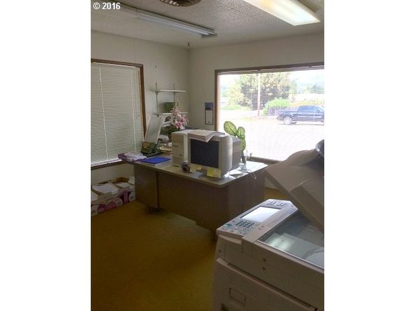 859 Lookingglass Road, Roseburg, OR 97471